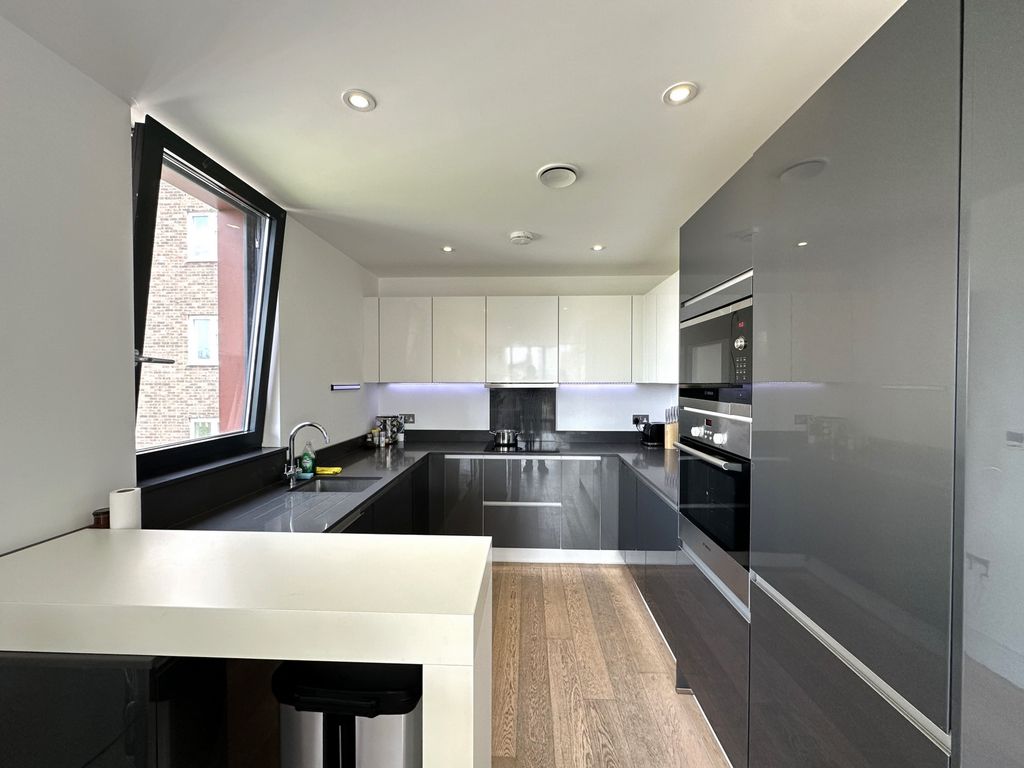 Property photo 3 of 9 Photo 6