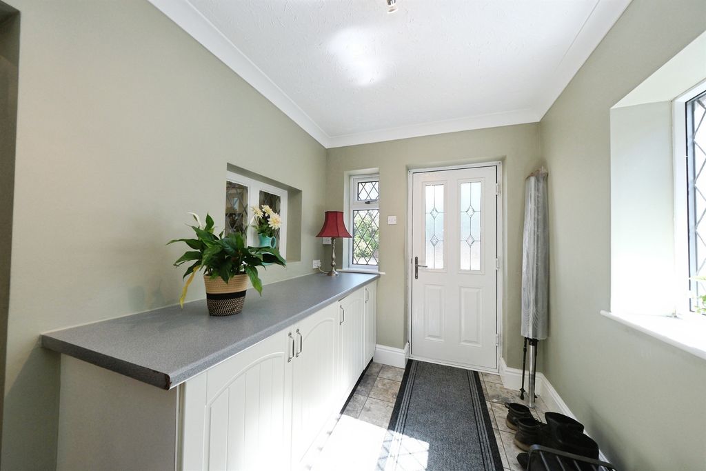 Property photo 3 of 28
