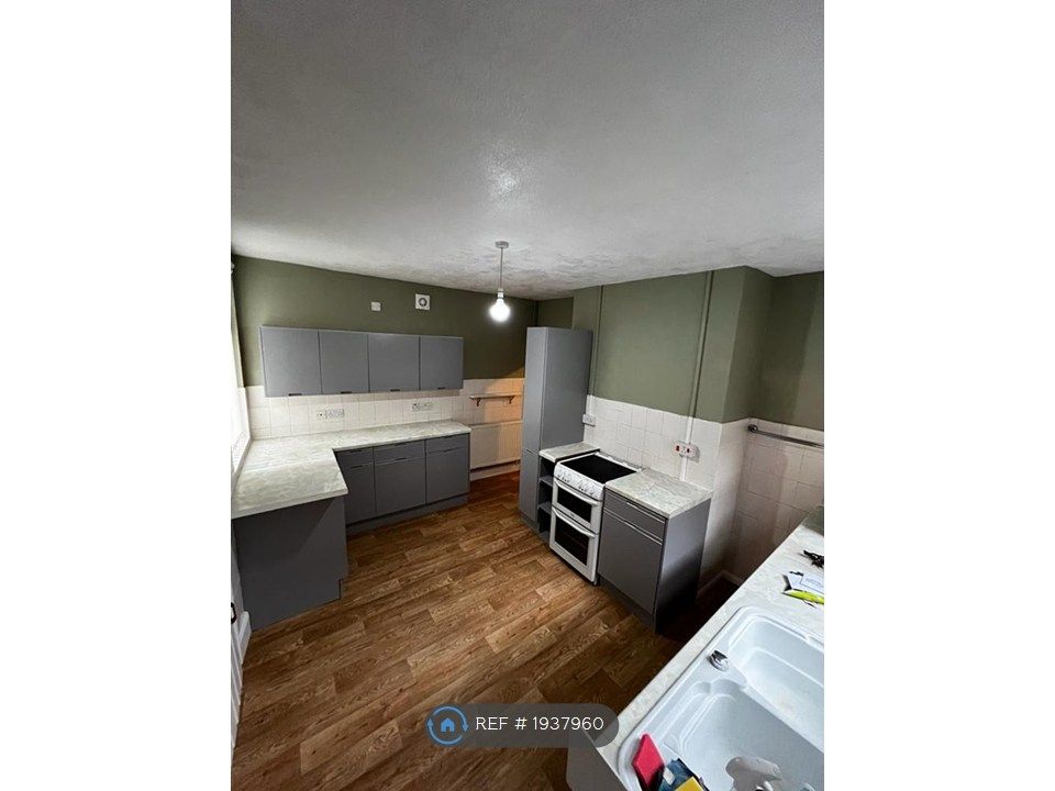 Property photo 2 of 11 Kitchen
