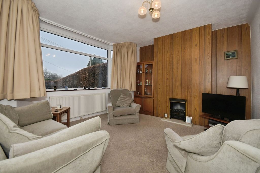 Property photo 2 of 16 Lounge