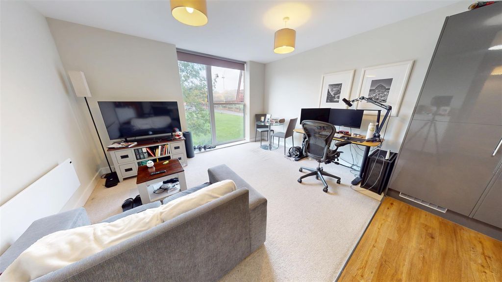 Property photo 3 of 9