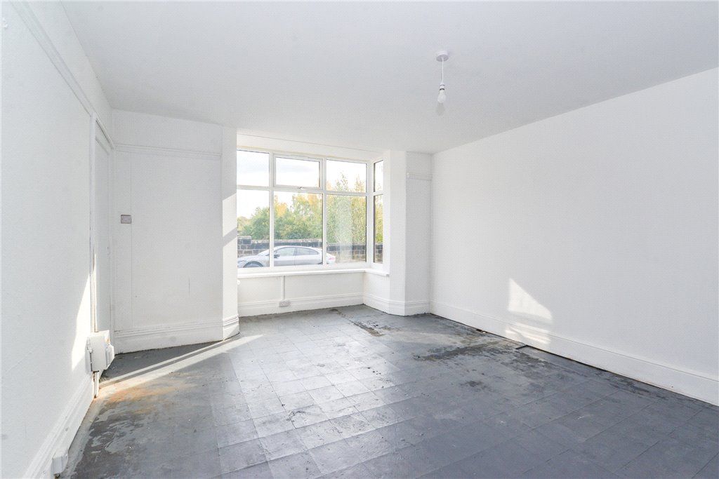 Property photo 3 of 21 Lounge