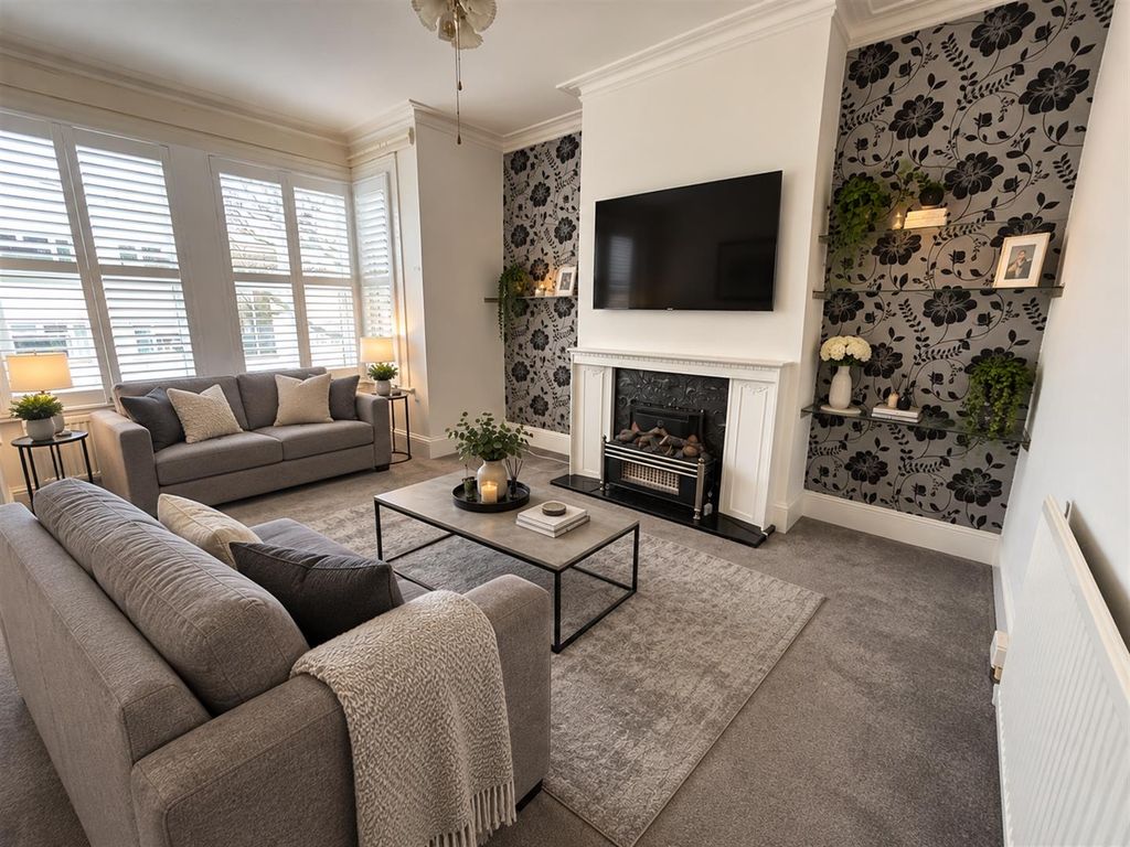 Property photo 2 of 8 2F2c9Eea-9174-4c4B-8552-Ef87201638B7.Png