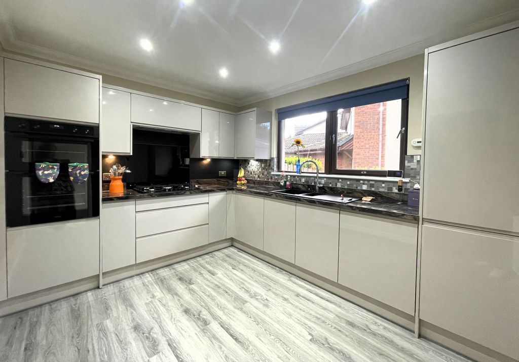 Property photo 2 of 19 Kitchen A.Jpg