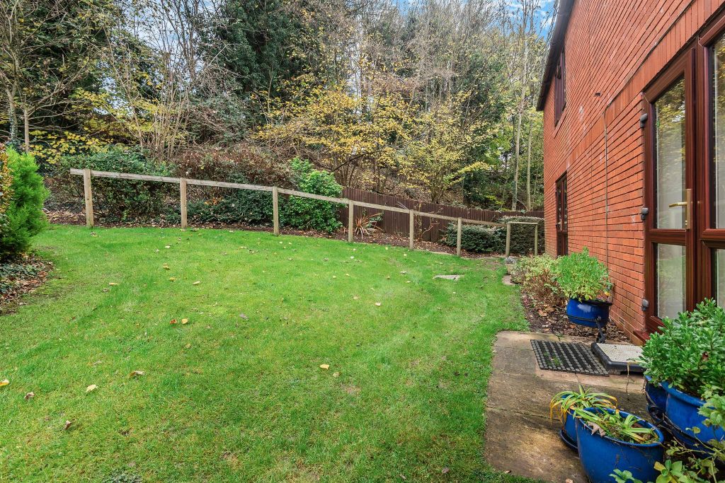 Property photo 2 of 11 Garden