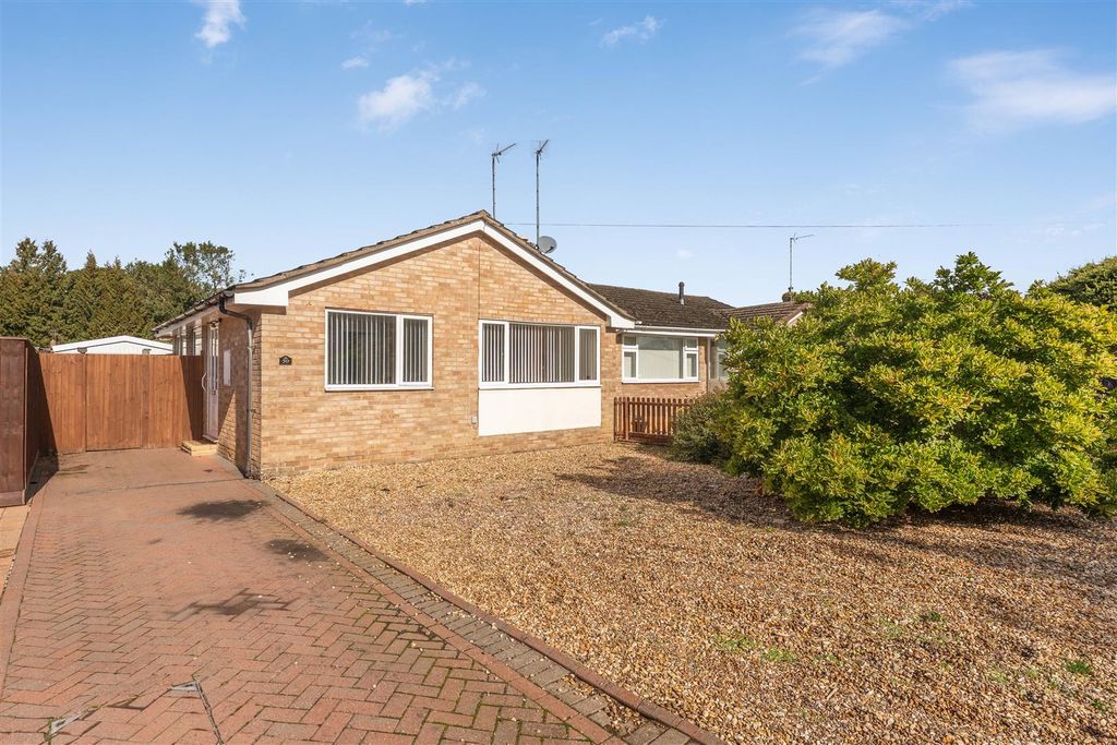 Property photo 1 of 14 50 Brantwood Rise, Banbury-2.Jpg