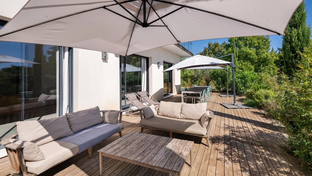 Property photo 3 of 25