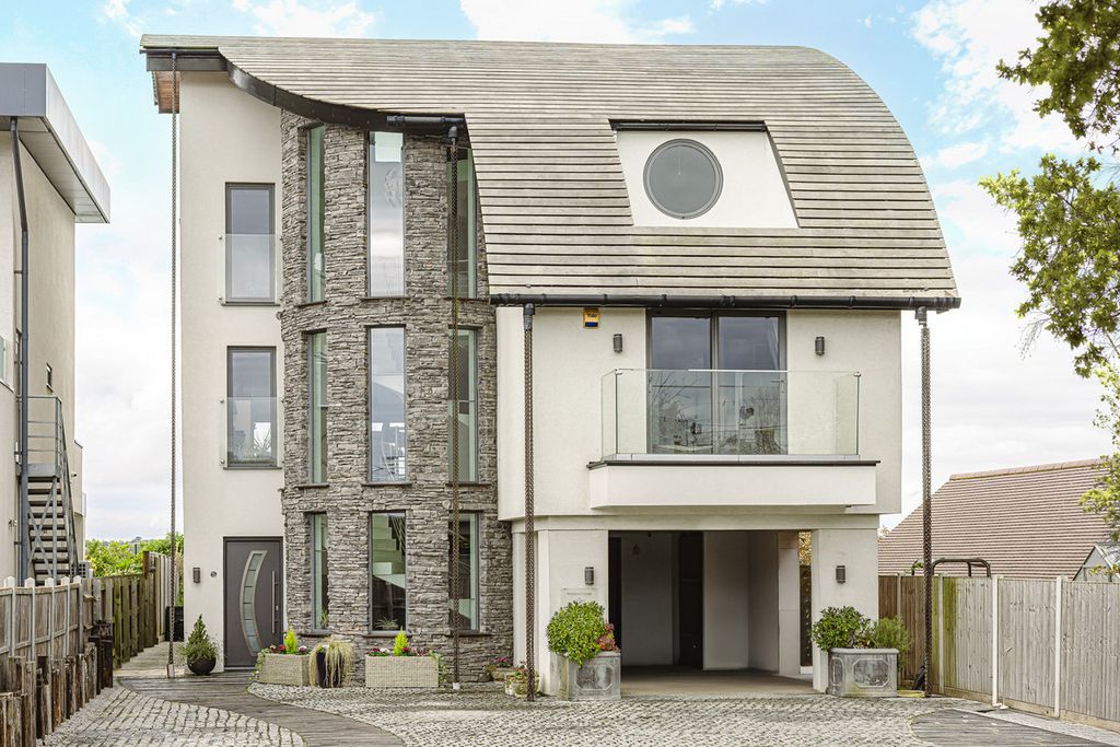 Property photo 1 of 50