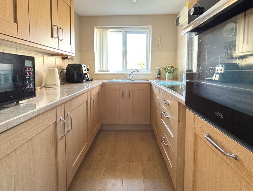 Property photo 2 of 11 Kitchen