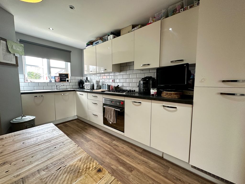 Property photo 2 of 27