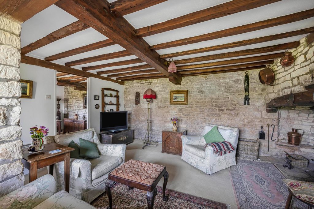 Property photo 2 of 25 Sitting Roomm