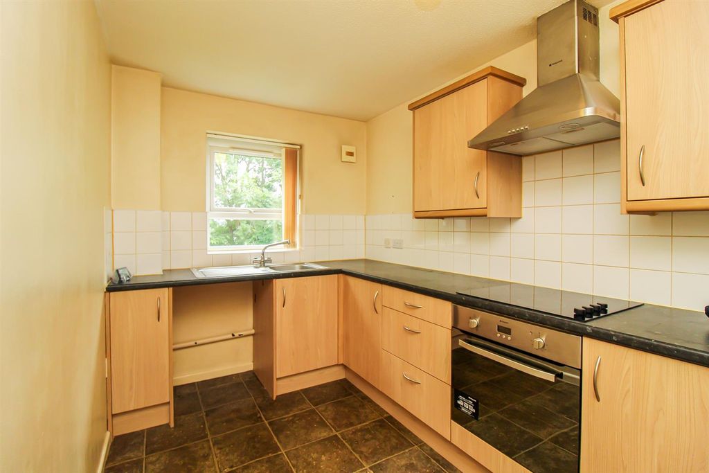 Property photo 2 of 7 Kitchen