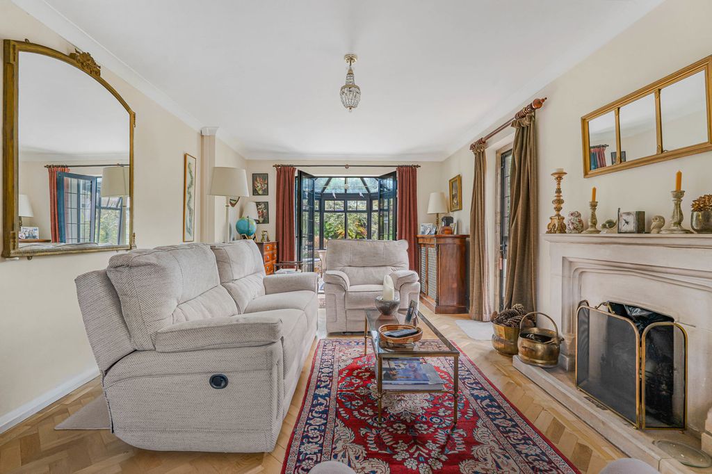 Property photo 3 of 21 Drawing Room