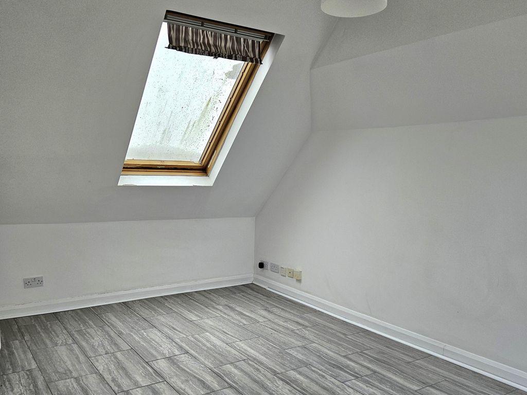Property photo 3 of 9 Gallery