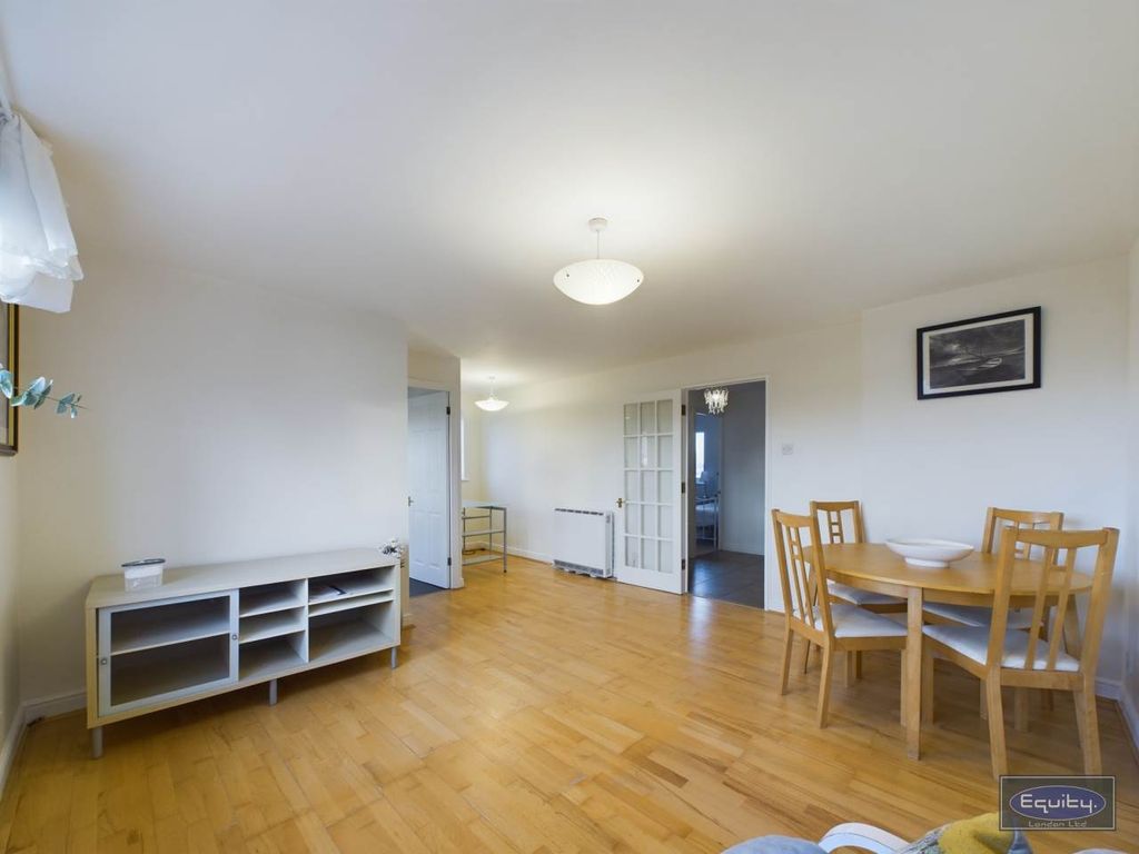 Property photo 1 of 13 Lounge