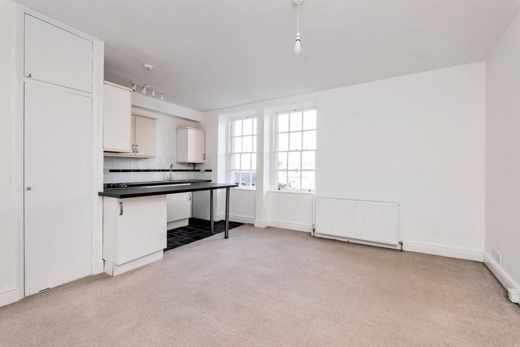 Property photo 2 of 25 Flat 2, 22 The Paragon Ba1 5Ly-2.Jpg
