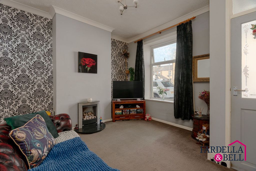 Property photo 3 of 11