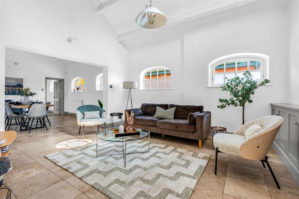 Property photo 3 of 39 Internal-18.Jpg