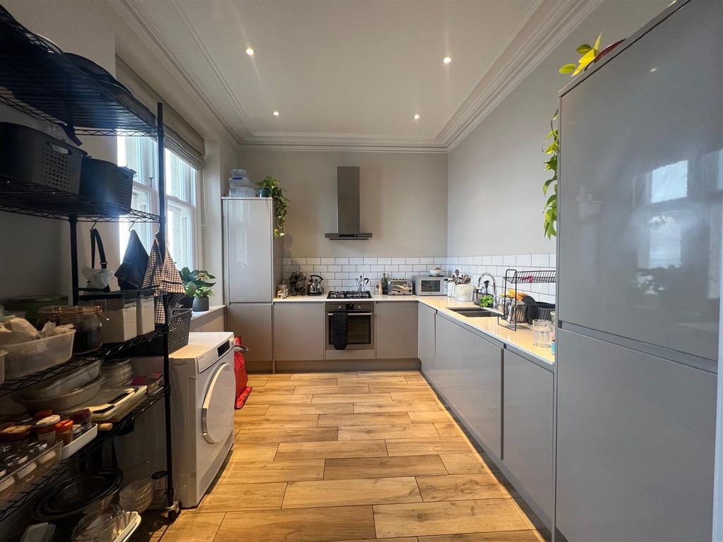 Property photo 3 of 9 Kitchen