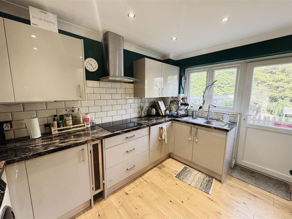Property photo 2 of 19 Kitchen