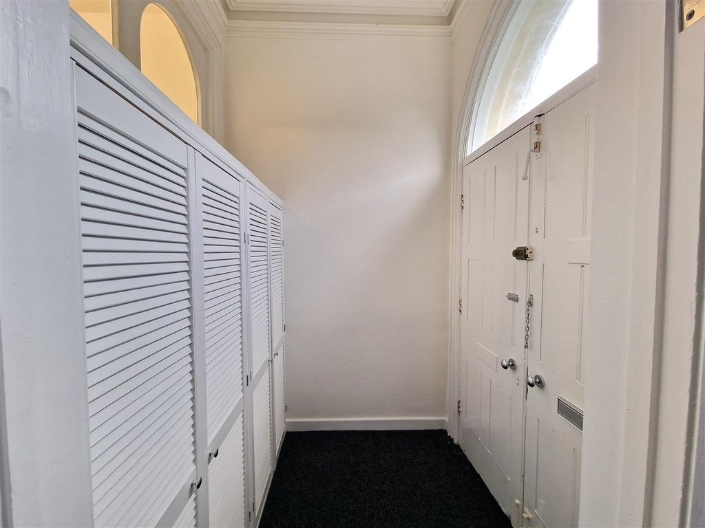 Property photo 2 of 10 Vestibule.Jpg