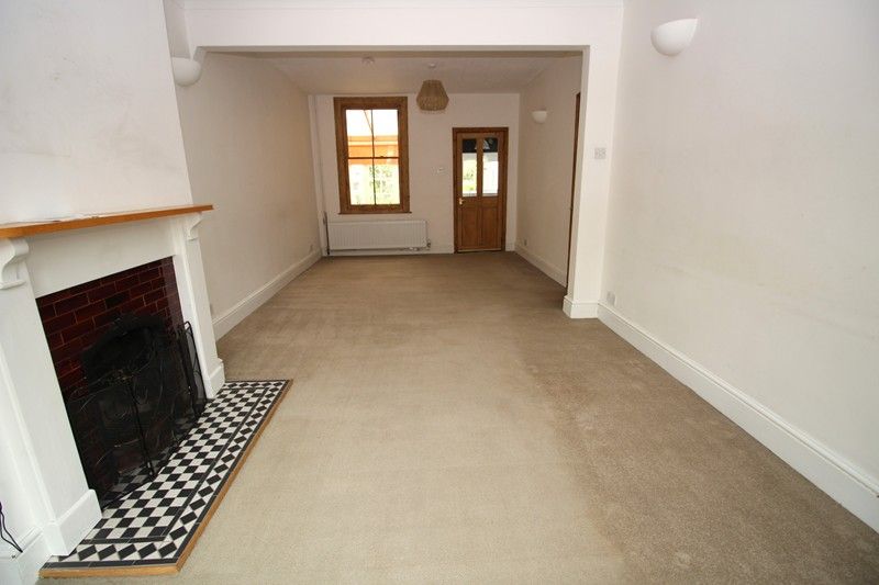 Property photo 3 of 9 Lounge 2