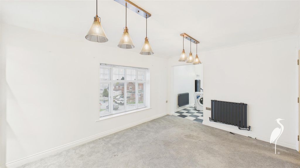 Property photo 3 of 14 Lounge