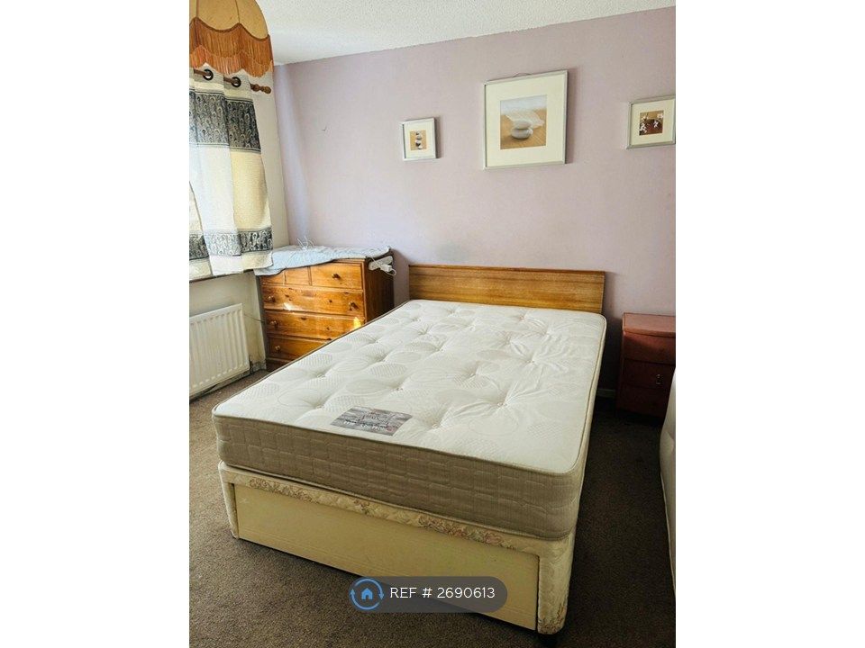 Property photo 3 of 13 Bedroom 1