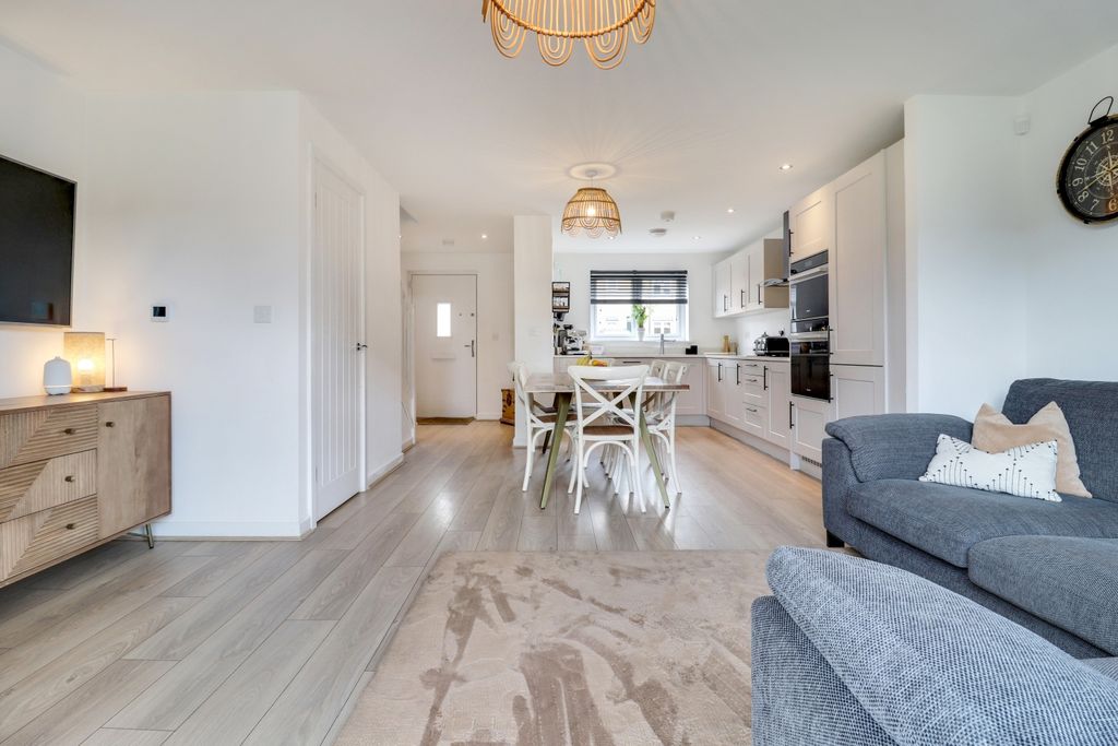 Property photo 2 of 22 Img_5902-Img_5904