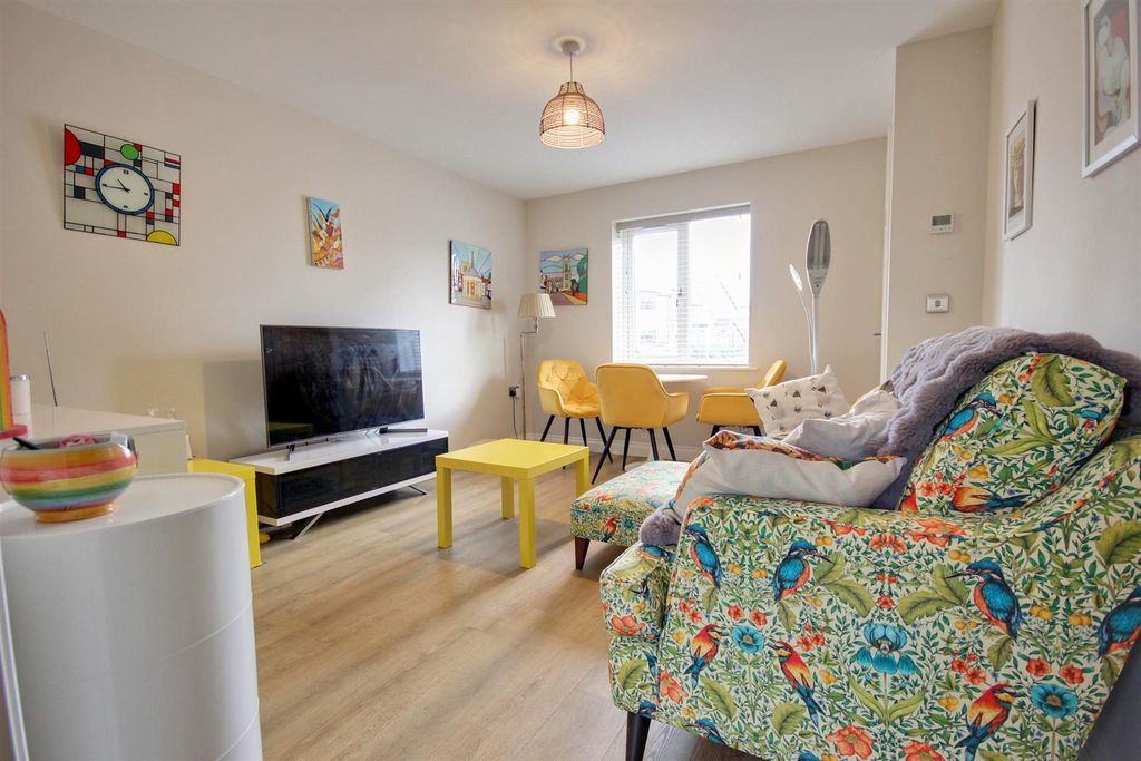 Property photo 3 of 14 Img_9947-Img_9949_Lzn.Jpg