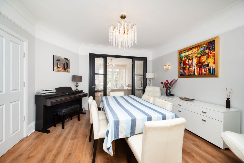 Property photo 3 of 18 4888133