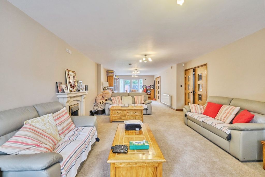 Property photo 3 of 27