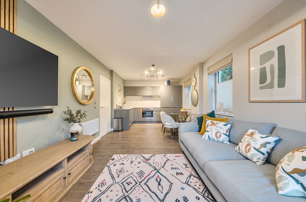 Property photo 3 of 14 1393440-7-694Ab93...