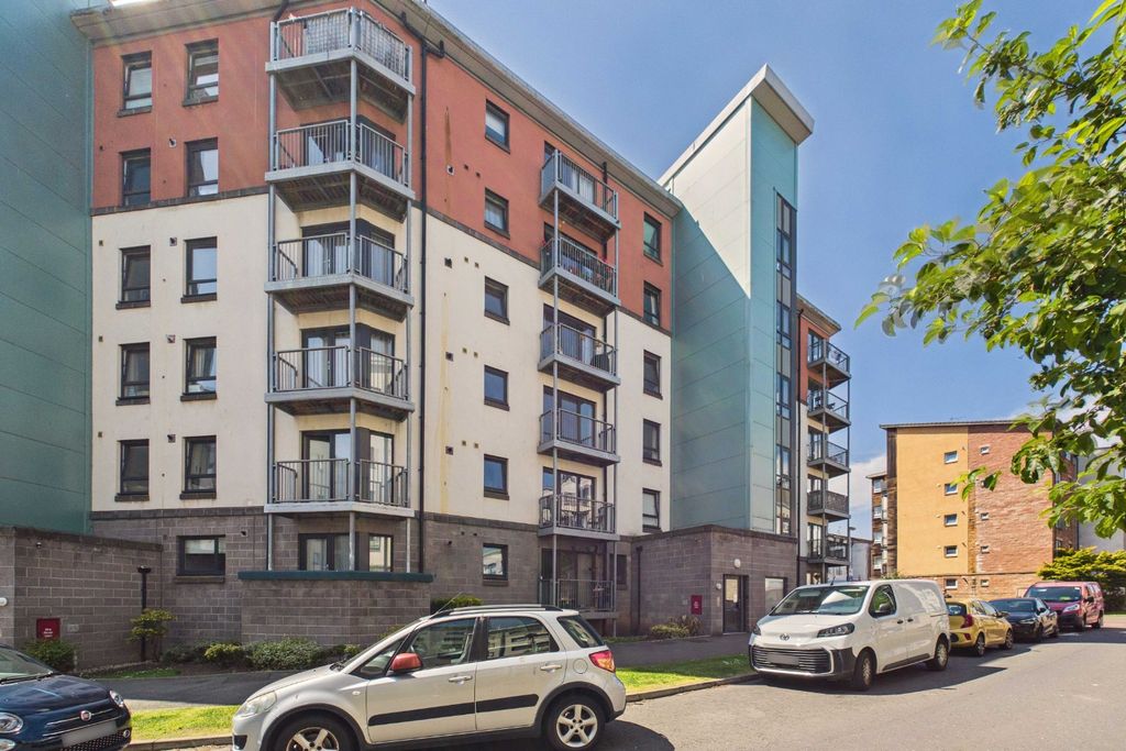 Property photo 2 of 18 5299051