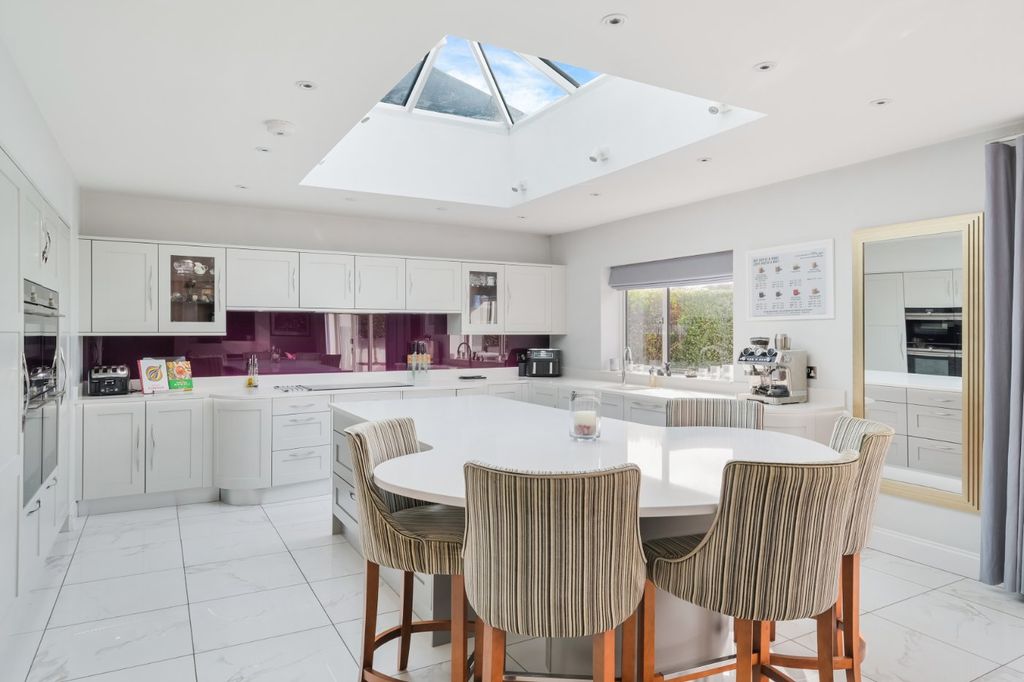 Property photo 2 of 24 Picture No. 21