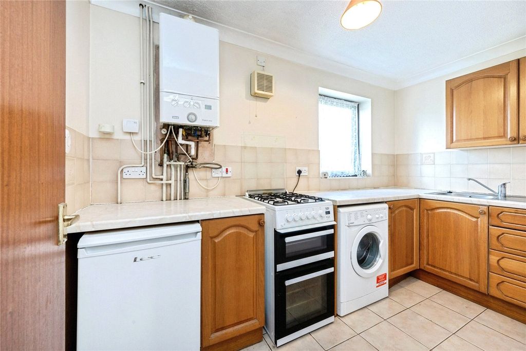 Property photo 3 of 11 Picture No. 12