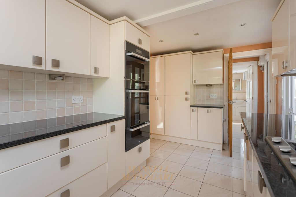 Property photo 2 of 26
