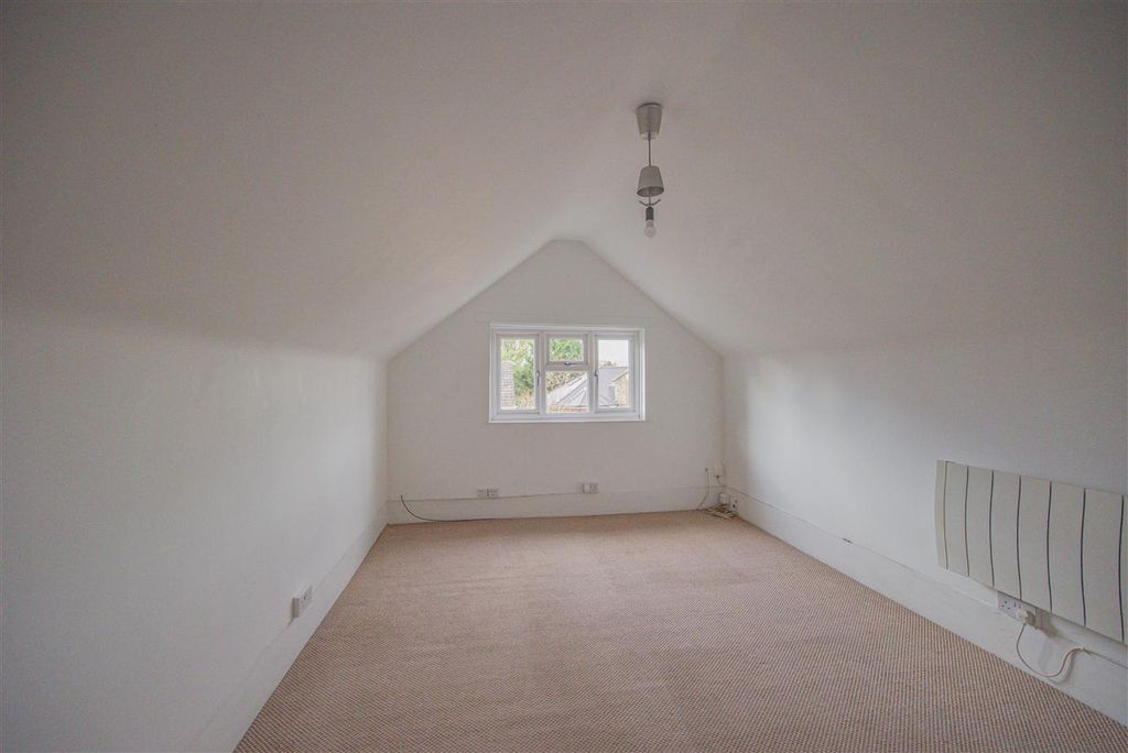 Property photo 3 of 8 Living Area (2)