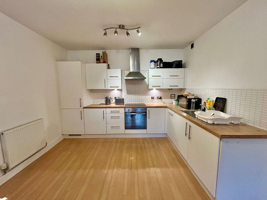 Property photo 2 of 19 Kitchen
