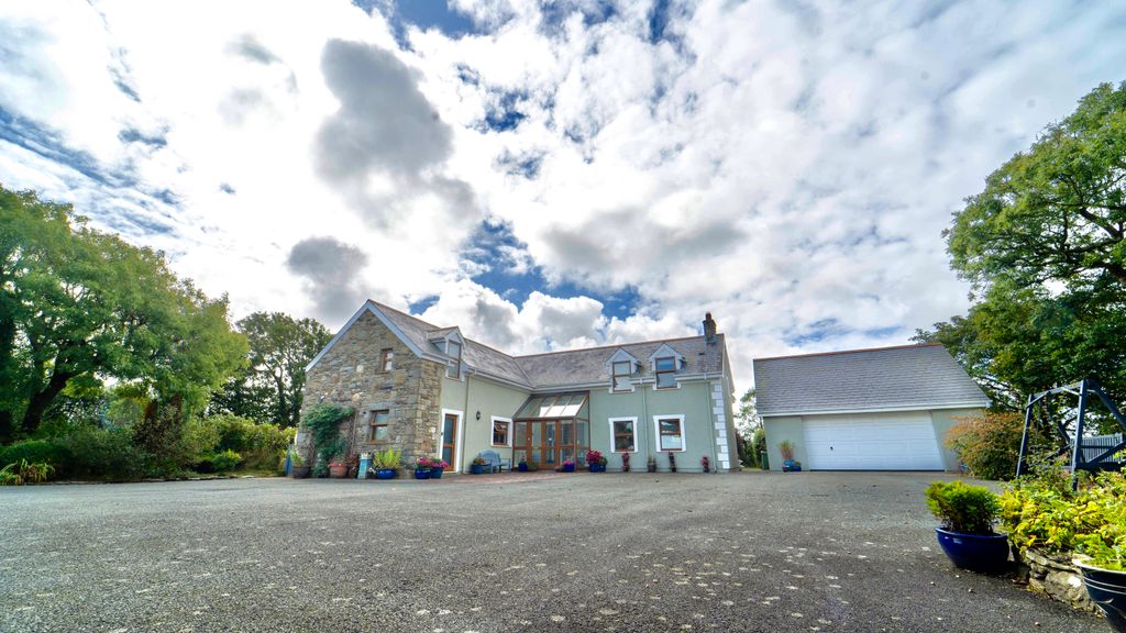 Property photo 1 of 31 Awel Y Coed-3