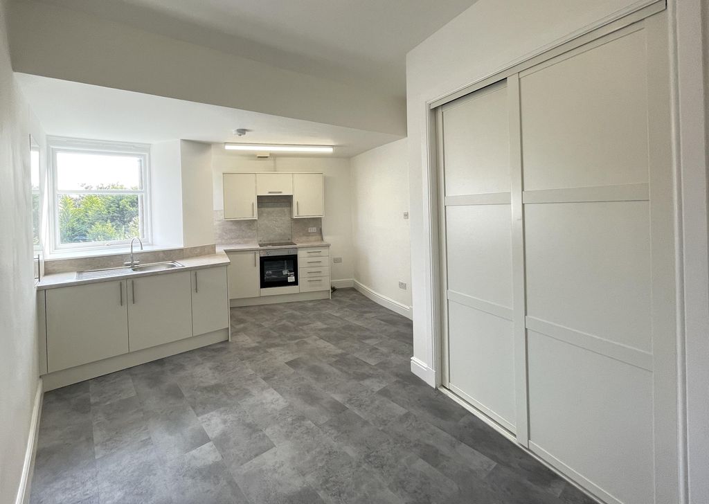 Property photo 3 of 7 Kitchen