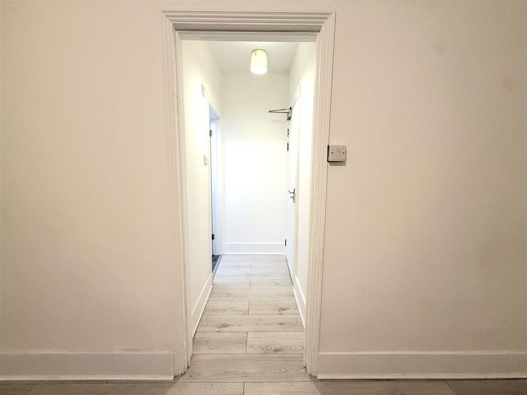 Property photo 2 of 8 Doorway Rm 6.Jpg