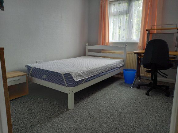 Property photo 1 of 19 Bedroom Photo 8