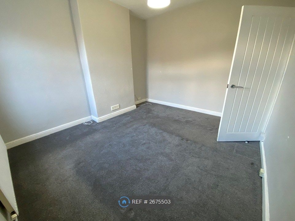 Property photo 2 of 6 Bedroom