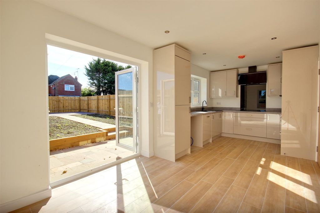 Property photo 3 of 14 The Paddock (10).Jpg