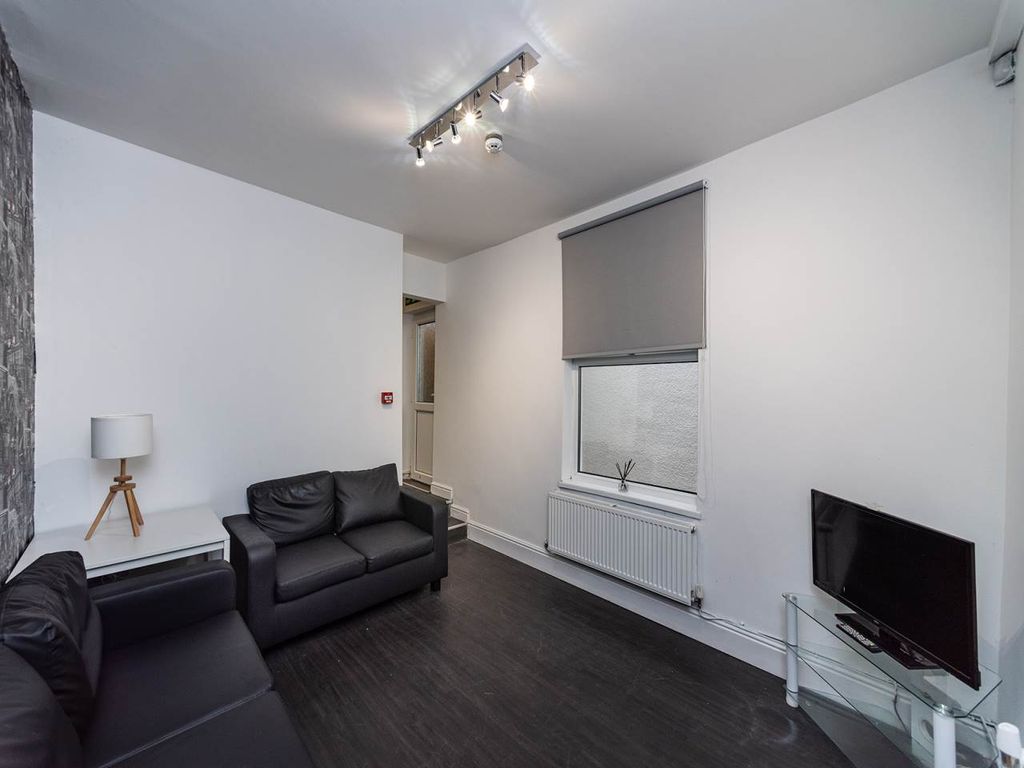 Property photo 2 of 20 Lounge 1