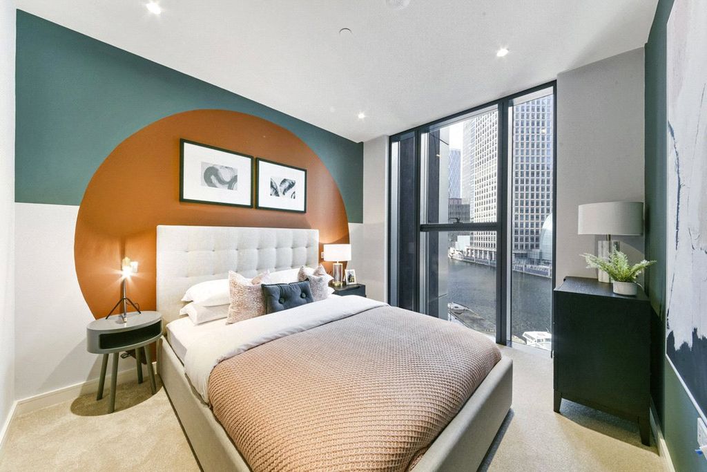 Property photo 1 of 11 Hampton Tower