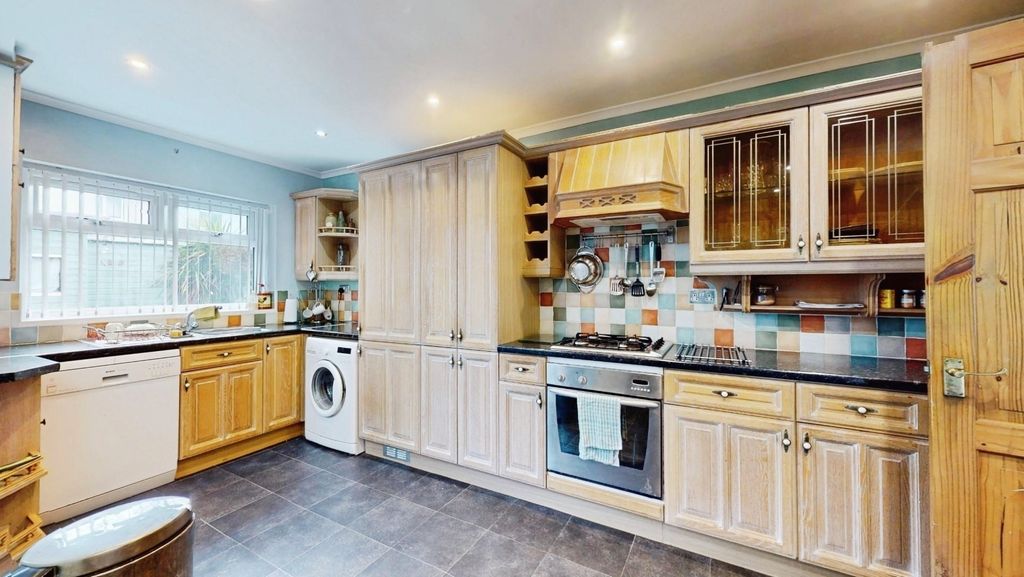 Property photo 1 of 11 Pbox-Img.Jpg