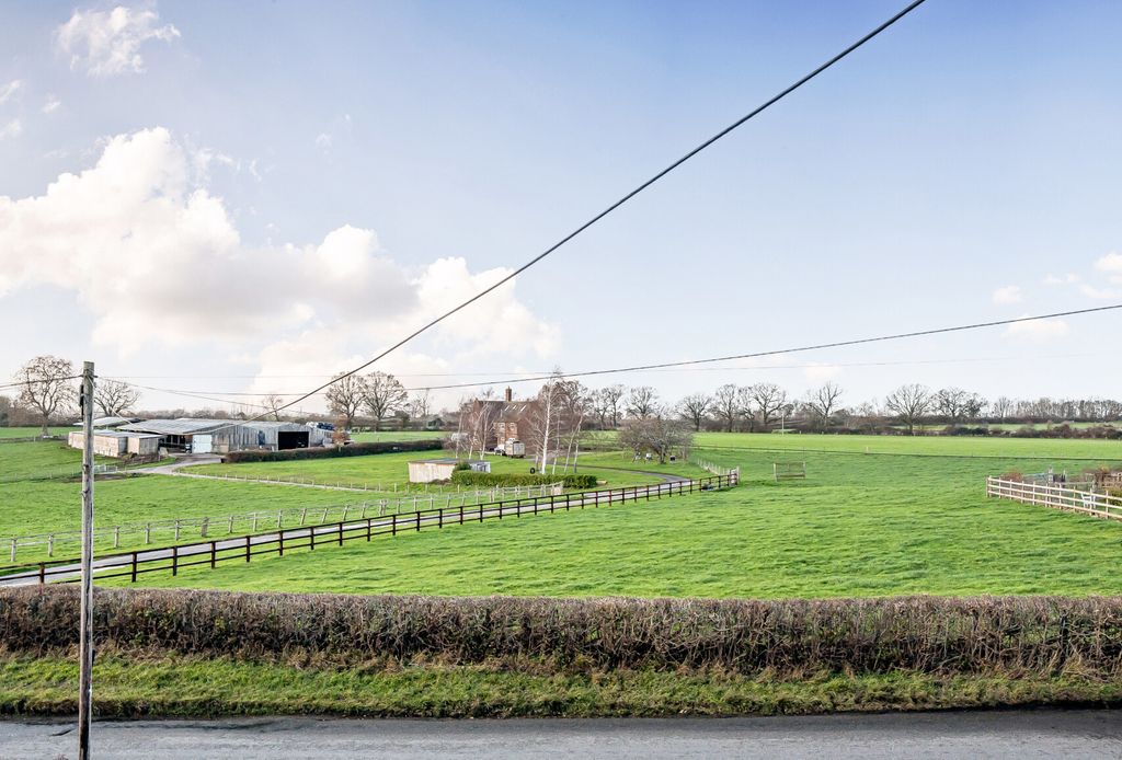 Property photo 2 of 10 1387854-12-69399A...