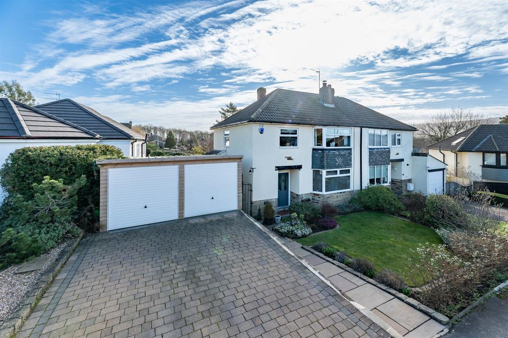 Property photo 1 of 27 27 Wrenbeck Drive